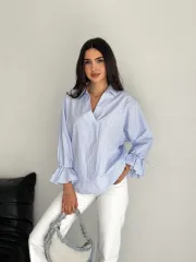 Kadın Arkası Asimetrik Yırtmaç Kesim Detaylı Cizgili Bluz Gömlek - Mavi