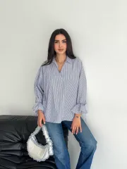 Kadın Arkası Asimetrik Yırtmaç Kesim Detaylı Cizgili Bluz Gömlek - Füme