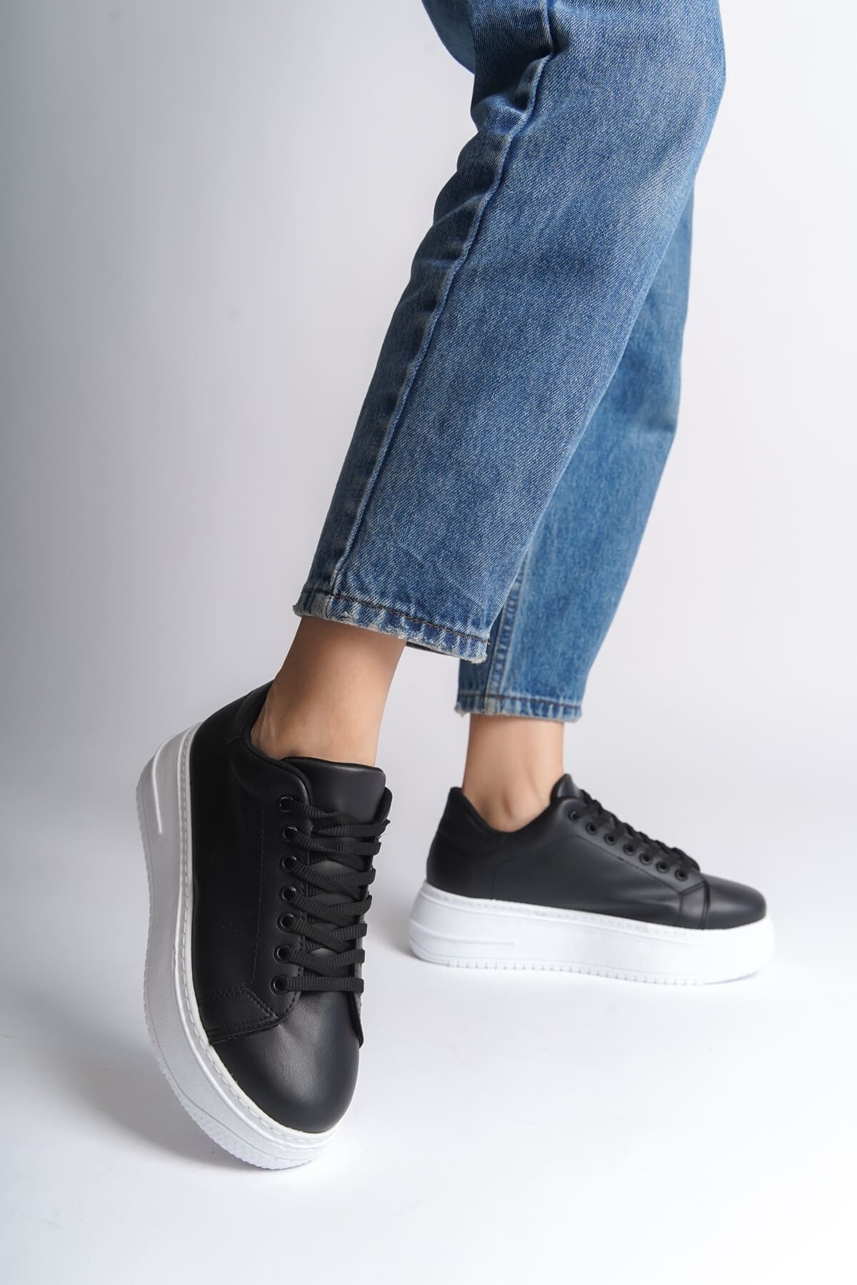BIANA Bağcıklı Ortopedik Taban Kadın Sneaker Spor Ayakkabı  BT - Siyah