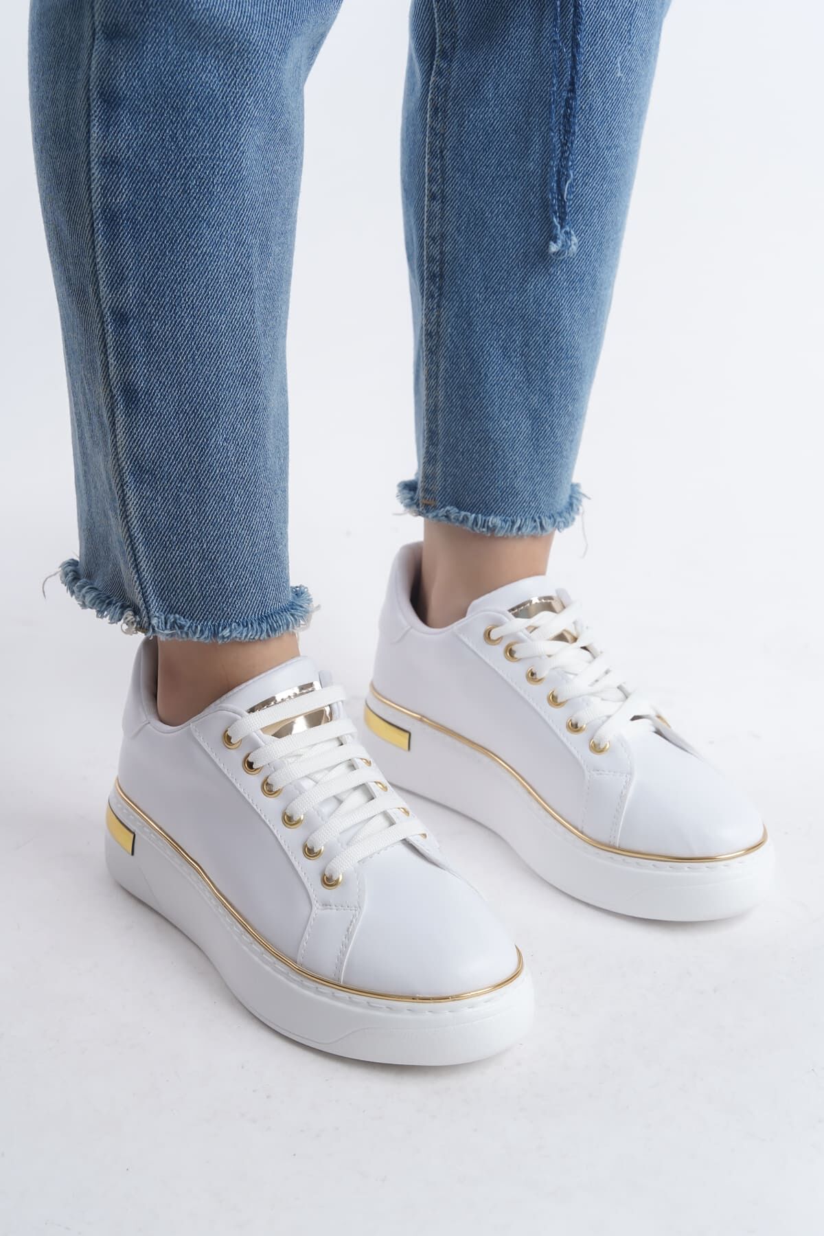 MINA Bağcıklı Ortopedik Taban Kadın Sneaker Spor Ayakkabı  BT - Beyaz/Altın
